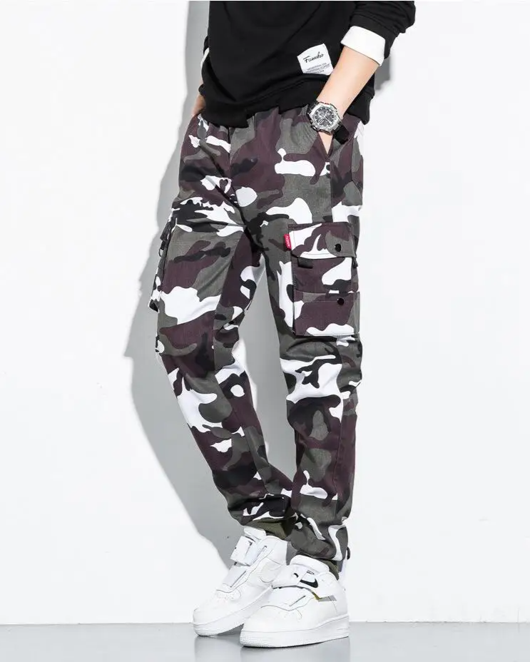 Active men's camo cargo joggers, tapered leg for freedom of movement and urban style.