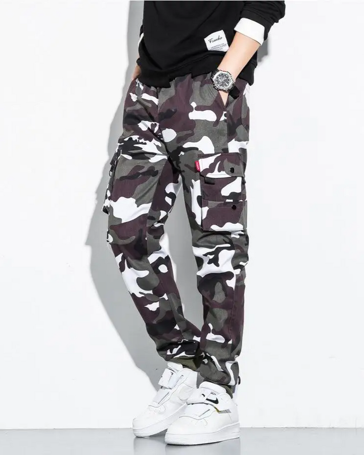 Active men's camo cargo joggers, tapered leg for freedom of movement and urban style.