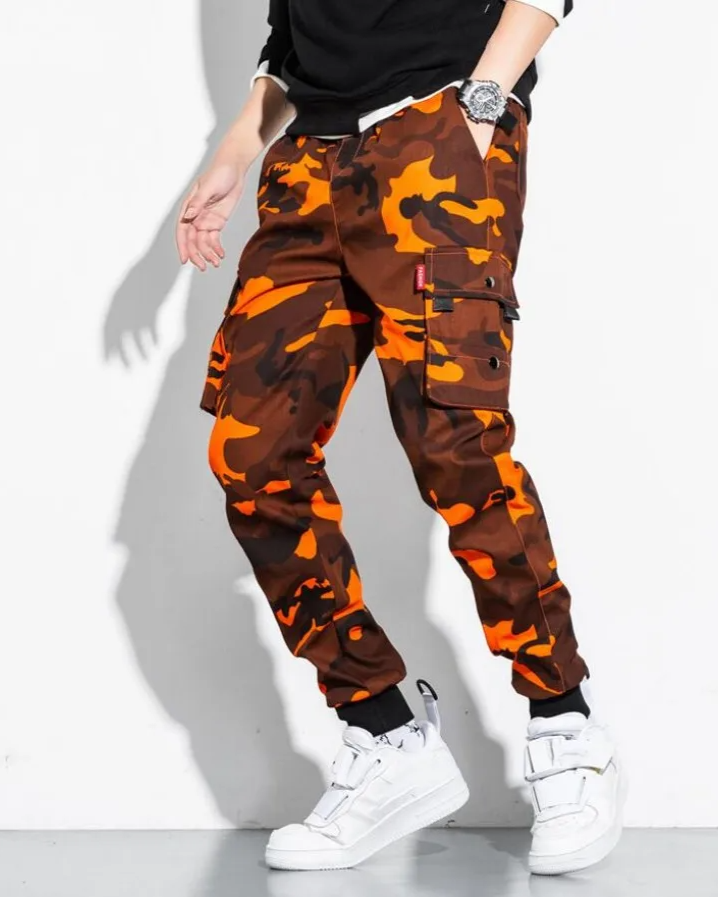 Urban style men's camo cargo pants, tapered fit for a modern silhouette and utility.