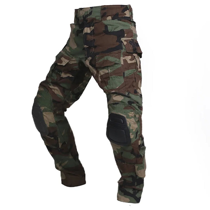 Heavy-duty men's tactical cargo pants with integrated knee pads, reinforced for rugged outdoor use.