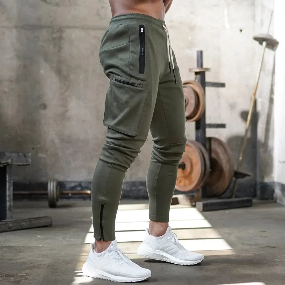 Utility men's cargo joggers with tactical pockets. Ideal for training & everyday wear.