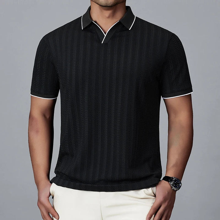 Versatile men's knitted polo shirt, tailored fit, ideal for casual wear and warm weather apparel.