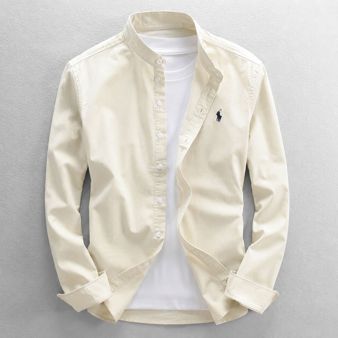 Breathable men's Oxford shirt with tailored fit. Long sleeve, button-down, perfect for comfortable everyday style.
