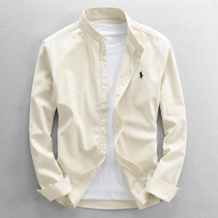 Breathable men's Oxford shirt with tailored fit. Long sleeve, button-down, perfect for comfortable everyday style.