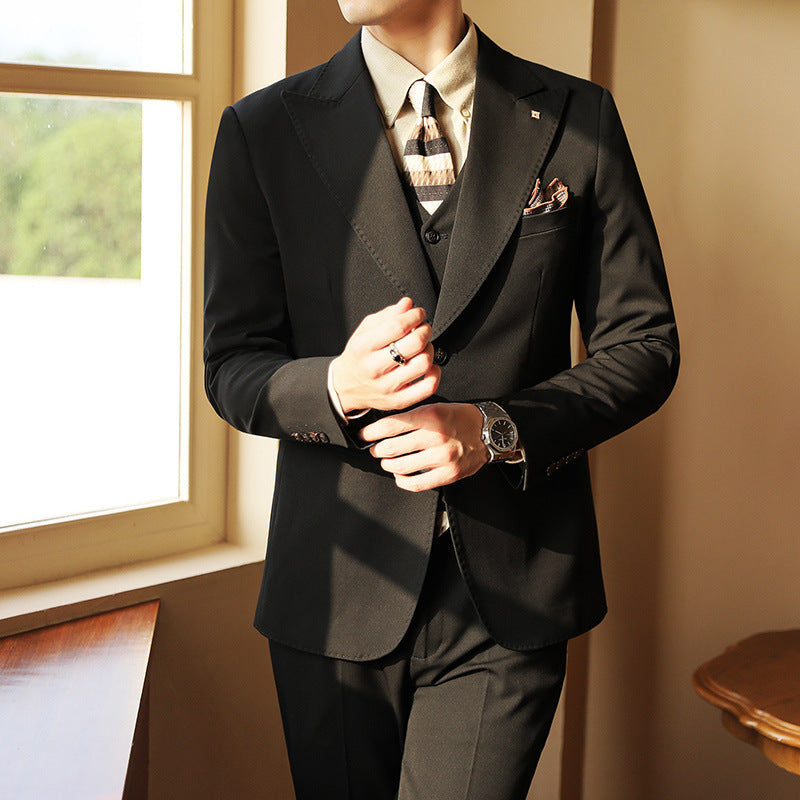 Elegant groom's three-piece suit, ideal formal wear for weddings, featuring a slim tailored fit.