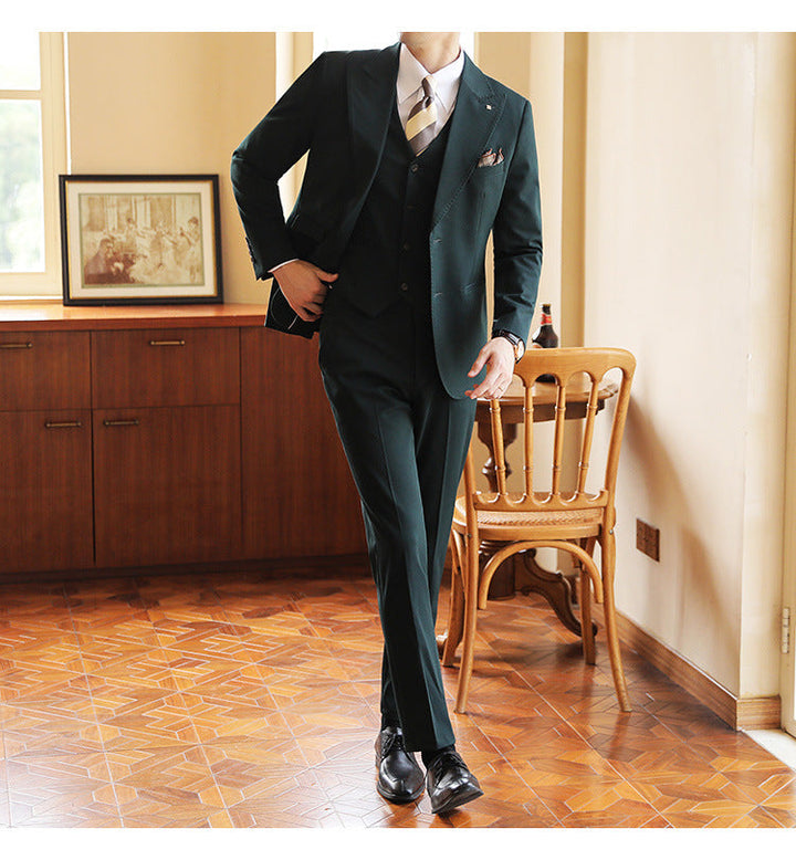 Sharp men's wedding suit, a complete three-piece formal wear set, tailored for the groom or event guest.