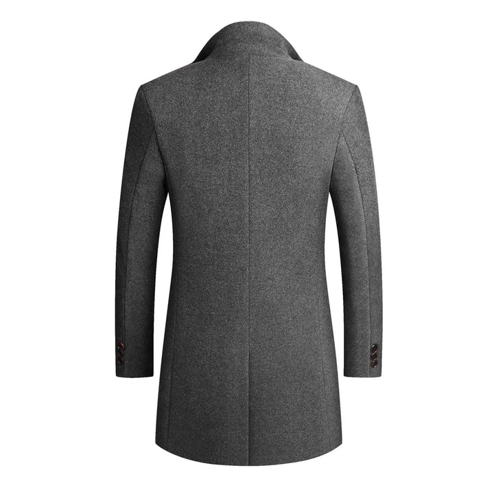 Stylish men's fall/winter trench coat featuring a classic notch lapel, perfect for smart casual outfits.
