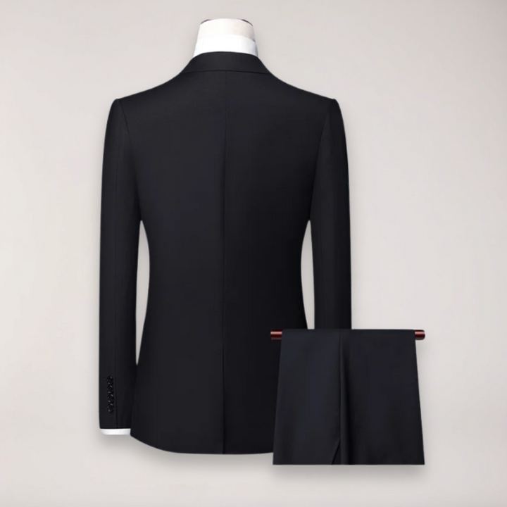 Stylish men's tailored fit suit, perfect for business wear, weddings, and formal events.