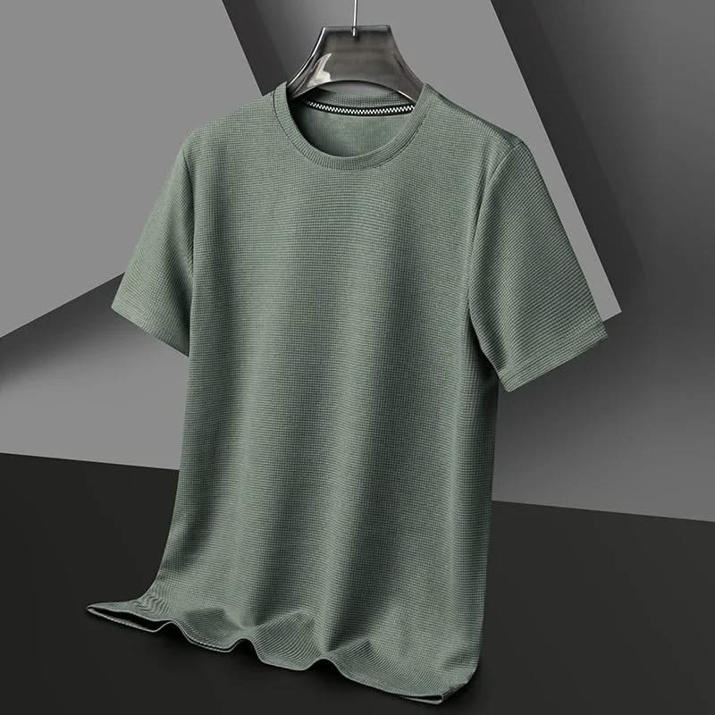 Classic men's short-sleeve textured tee, providing superior comfort for daily wear and a casual look.