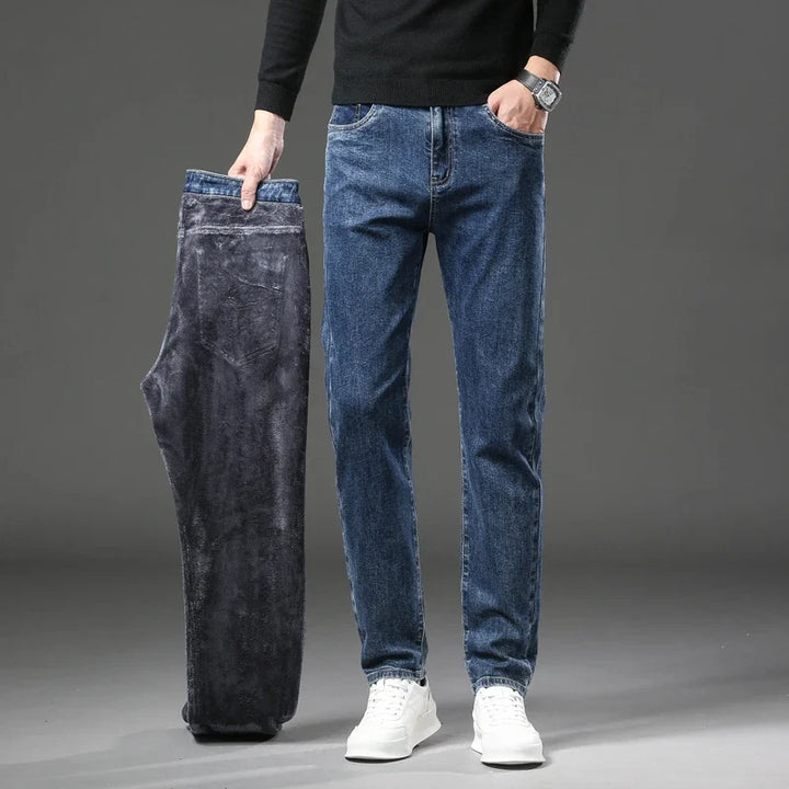 Regular fit men's thermal lined jeans with soft fleece lining for ultimate winter warmth. Stylish insulated denim pants.