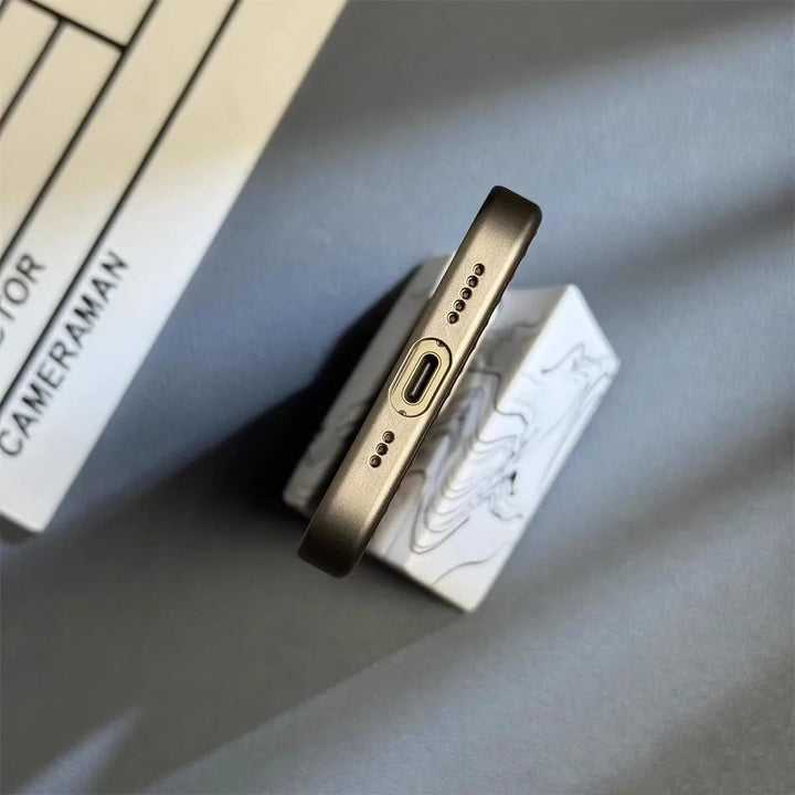 Secure your iPhone with this men's titanium case. Ultimate drop protection, shockproof & scratch-resistant.