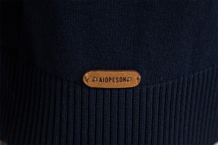 Comfortable men's long sleeve Torino half-zip, colorblock for relaxed fit.