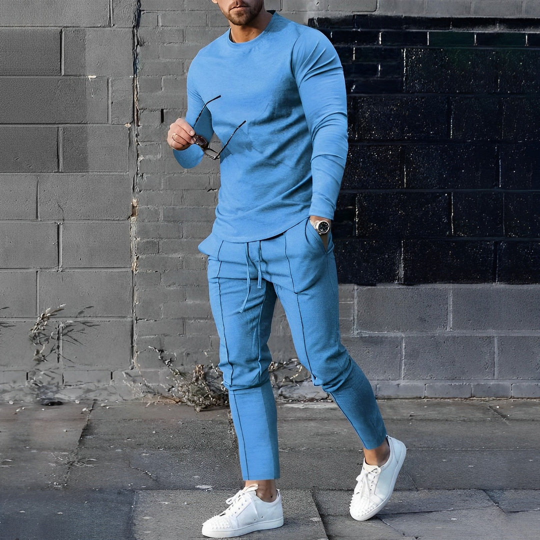 Comfortable men's loungewear set featuring a cozy sweater and soft joggers. Perfect for relaxation and casual outfits.