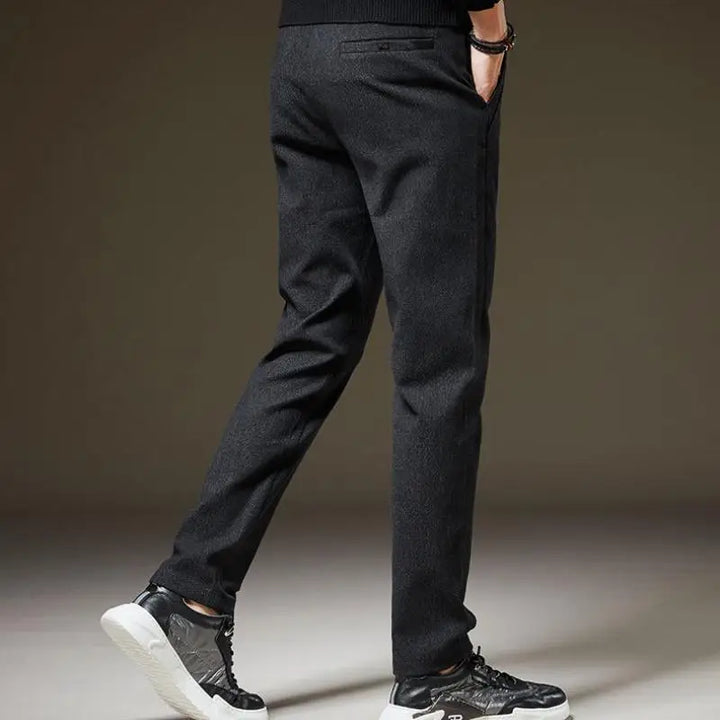 Comfortable slim fit men's pants. Essential everyday wear for a modern, tailored and versatile look.