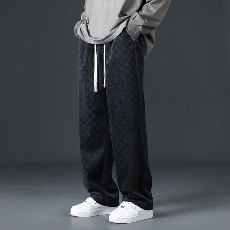 Versatile men's relaxed fit sweatpants, ideal for athletic activities, casual outfits or comfortable loungewear.