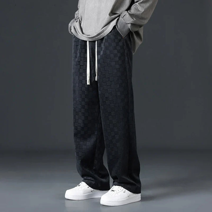 Versatile men's relaxed fit sweatpants, ideal for athletic activities, casual outfits or comfortable loungewear.