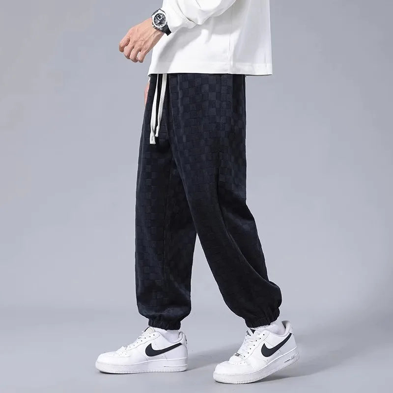 Essential men's ultra-comfort sweatpants, relaxed fit in gray, a versatile choice for casual or athletic needs.