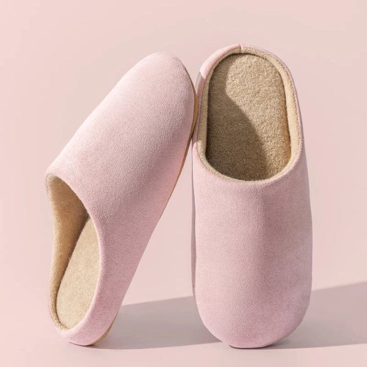 Relaxed men's footwear: ultra-comfy home loafers for cozy evenings and leisure.