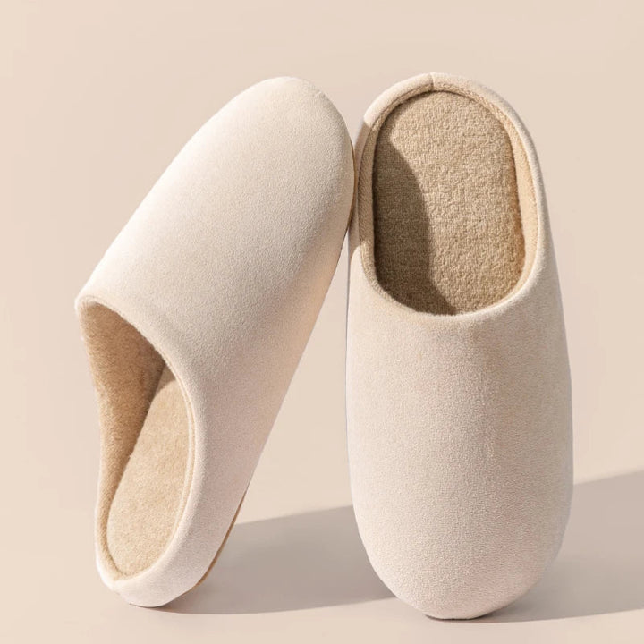 Durable yet soft men's slippers, perfect for everyday indoor use and comfort.