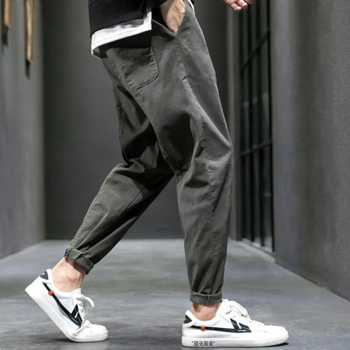 Athletic men's tapered pants in army green, offering comfort & urban flair. Cotton blend joggers.