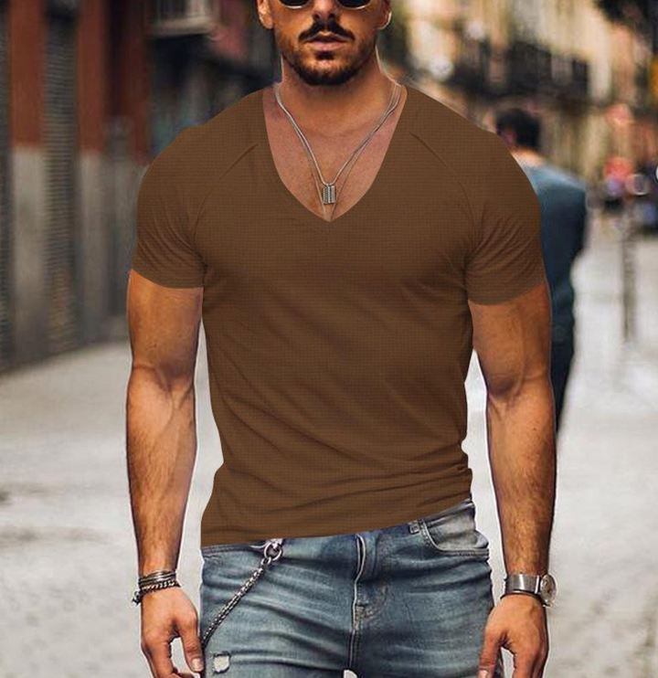 Effortless everyday style with this men's V-neck t-shirt. Comfortable short sleeve tee, ideal for casual and leisure wear.