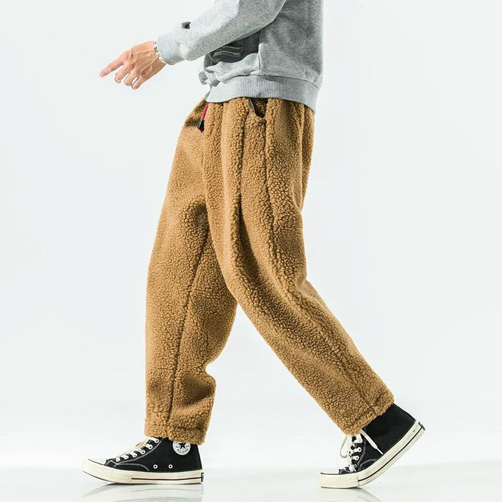 Relaxed fit Valby men's joggers made from soft lamb wool. Ideal for cozy loungewear and comfort.