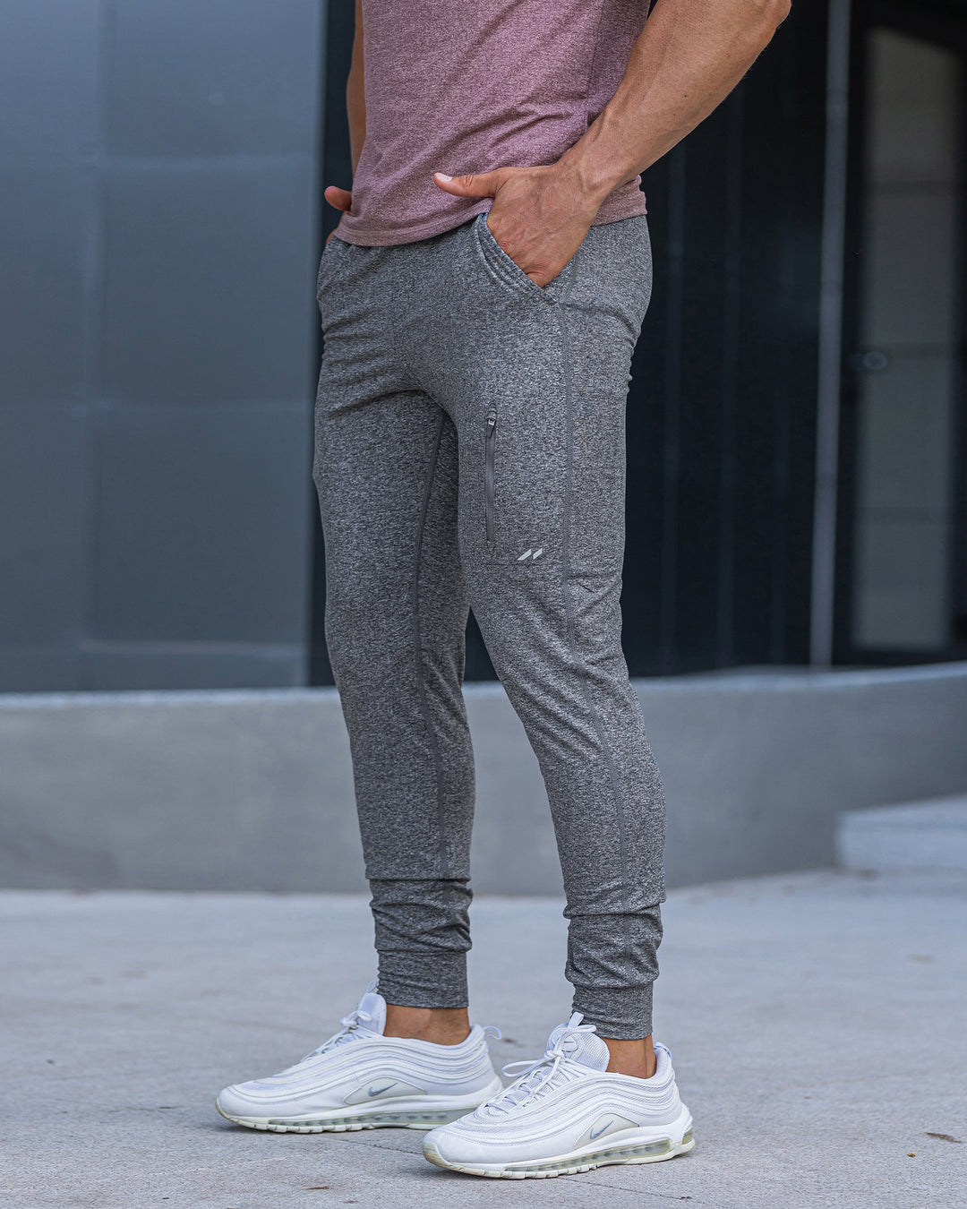 Men's Valencia active stretch joggers, tapered for optimal performance.