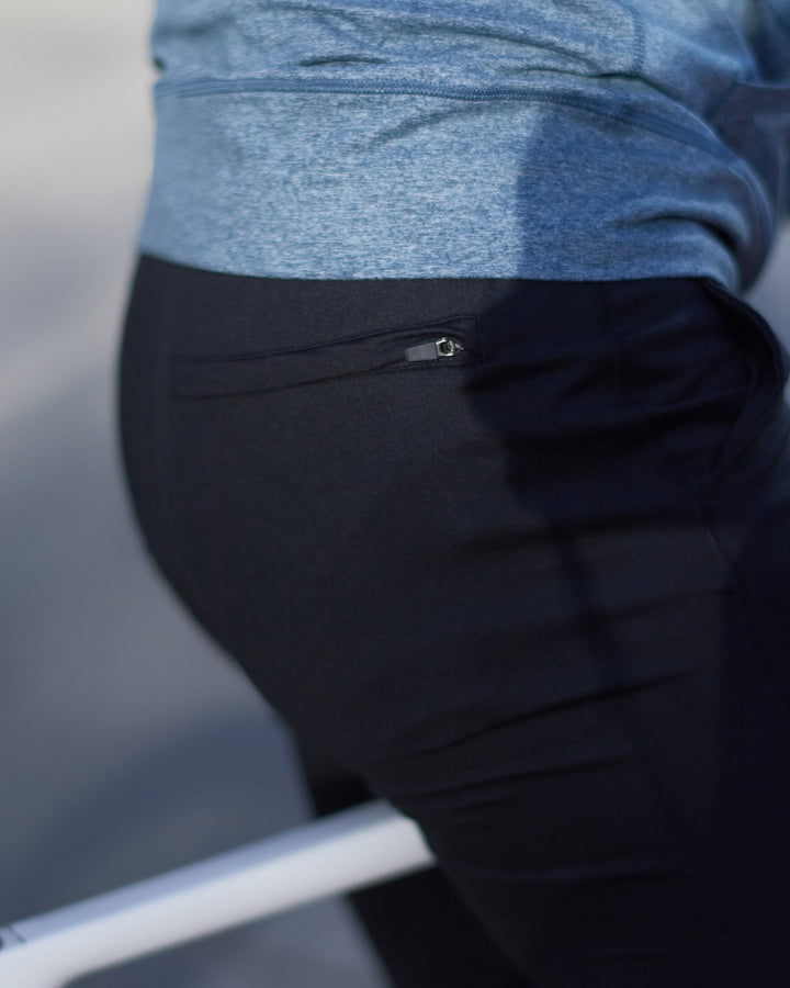 Valencia men's tapered joggers, stretch activewear for modern athletes.