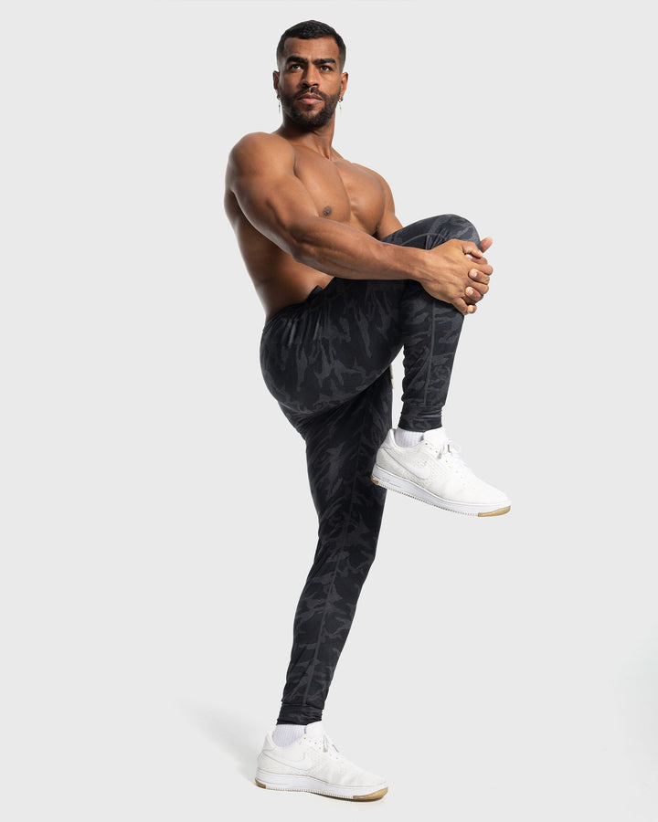 Tapered men's Valencia everyday stretch pants, sleek and comfortable.