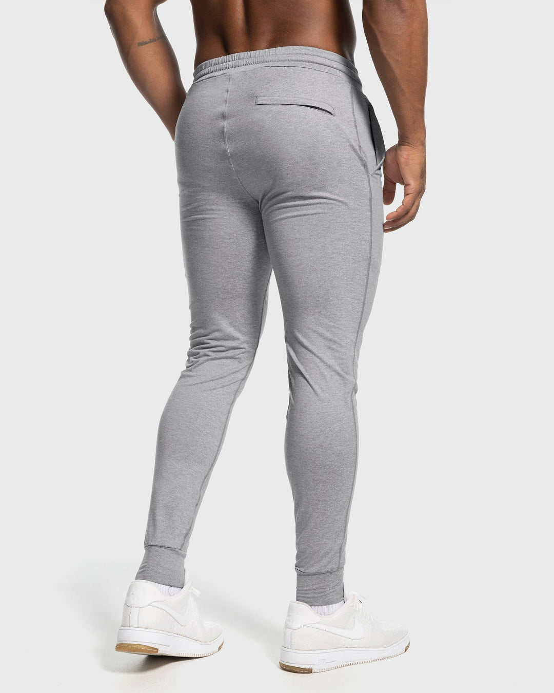 Everyday men's Valencia performance tapered joggers, ready for anything.