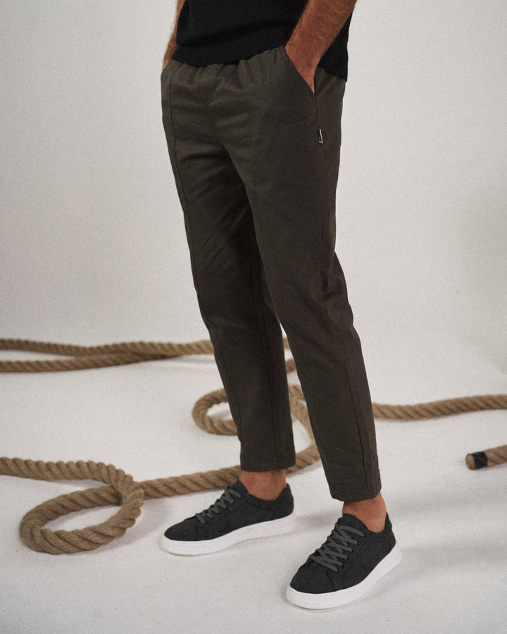 Man wearing Valencia tapered joggers, demonstrating flexibility and style for athletic activities.