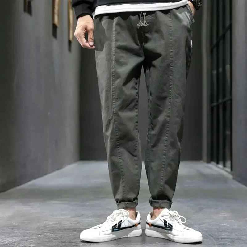 Tapered ankle cuff detail on Men's Valencia joggers, offering a modern look for stylish activewear.