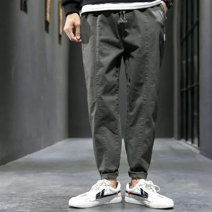 Tapered ankle cuff detail on Men's Valencia joggers, offering a modern look for stylish activewear.