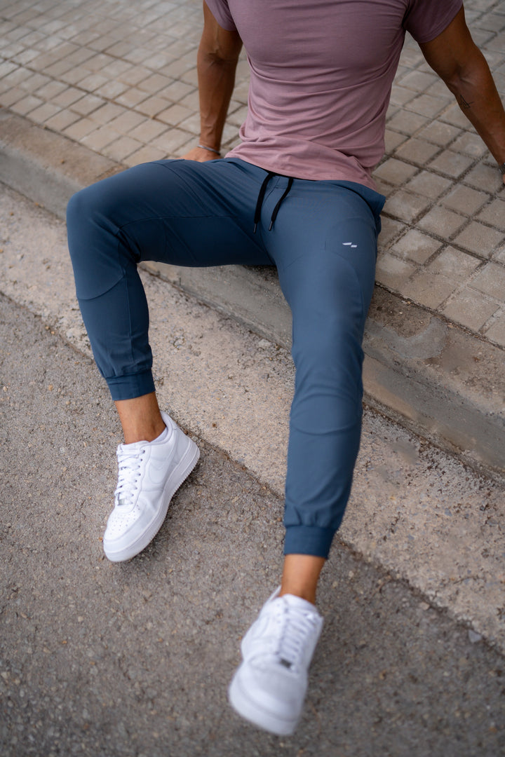 Men's Valenza travel jogger pants, quick-dry performance fabric with a tapered fit.