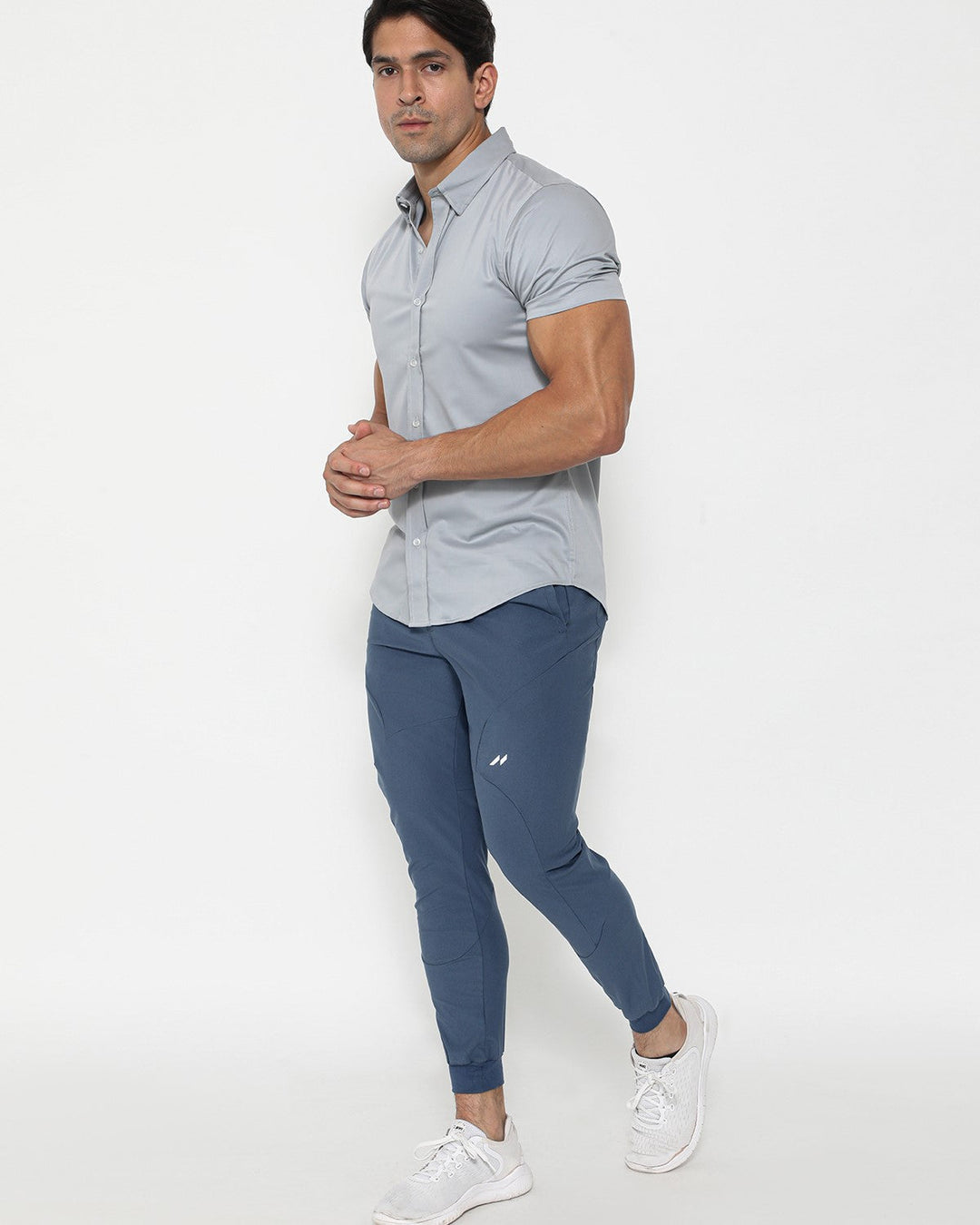 Quick-dry Men's Valenza jogger pants, essential activewear for dynamic comfort.