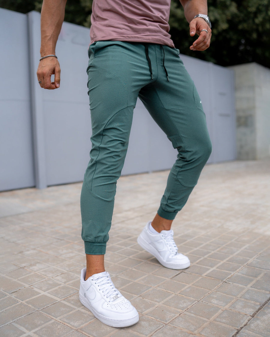 Men's Valenza workout jogger pants, stretch comfort for optimal gym performance.