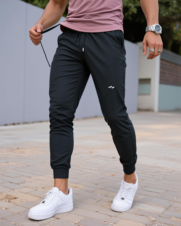 Men's Valenza workout jogger pants, quick-dry, tapered fit for modern athletes.