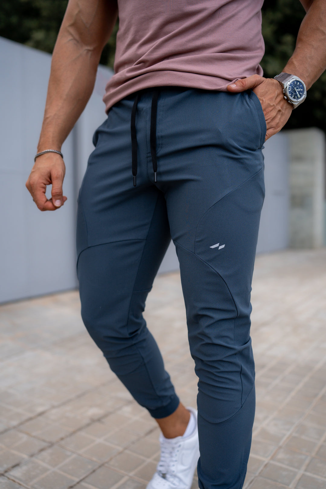 Comfortable Men's Valenza jogger pants, stretch activewear for everyday casual style.