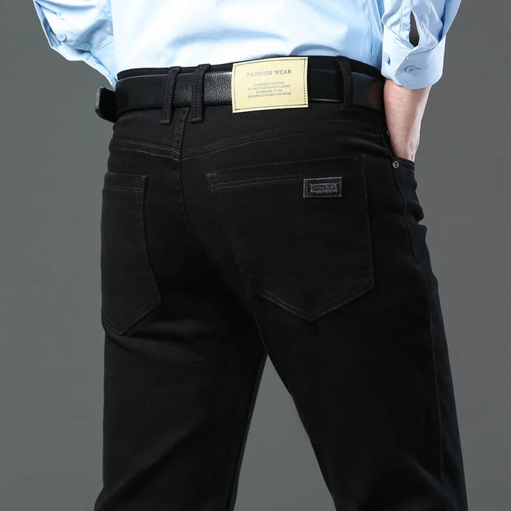Men's Vance pants: Regular fit, straight leg design ensures versatile all-season comfort & casual style.