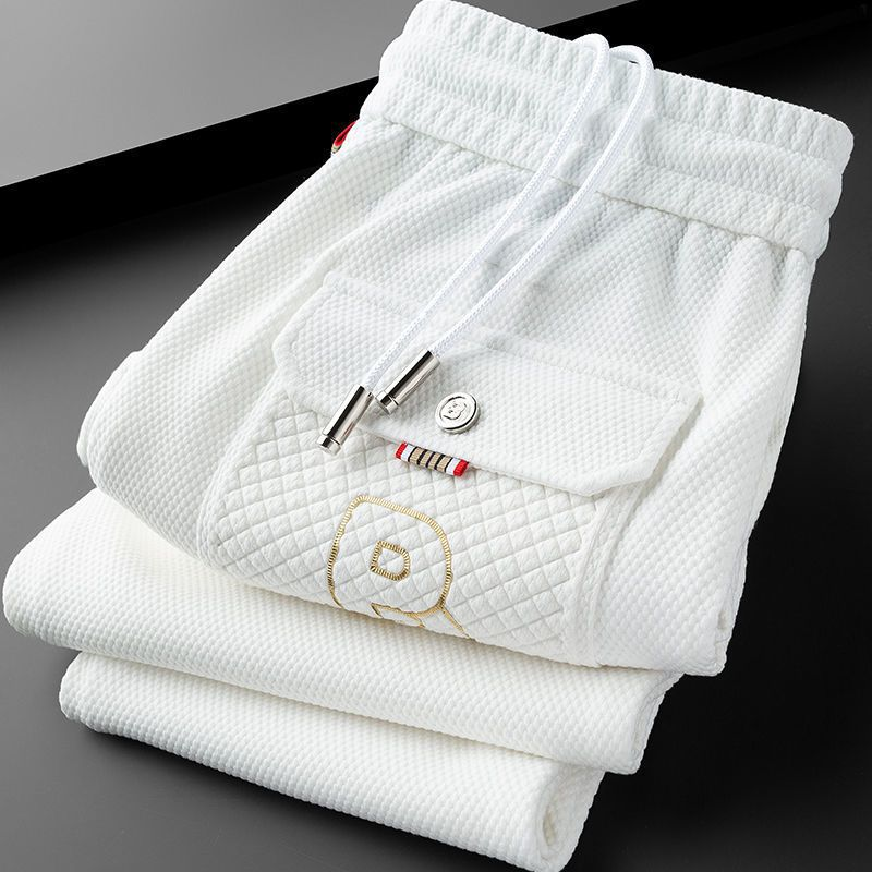 Men's Vellaros tapered joggers for elevated comfort & style, ideal for casual wear & active lifestyles.