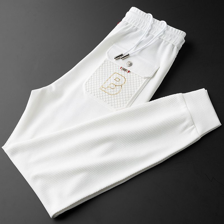 Versatile men's Vellaros casual pants, combining athletic performance with a modern streetwear look.