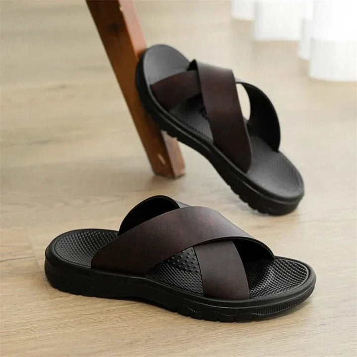 Durable Venturo men's everyday sandals with non-slip sole, ideal for summer, beach & casual comfort.