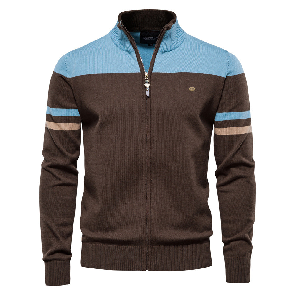 Fabric texture of the lightweight men's Verona colorblock sweater, soft and comfortable for casual wear.