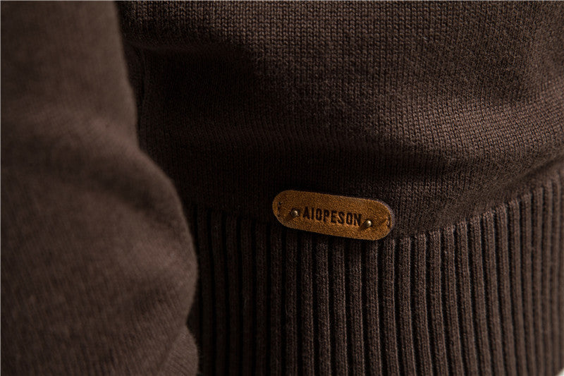 Men's Verona sweater providing indoor comfort, a modern layering piece for stylish relaxation.
