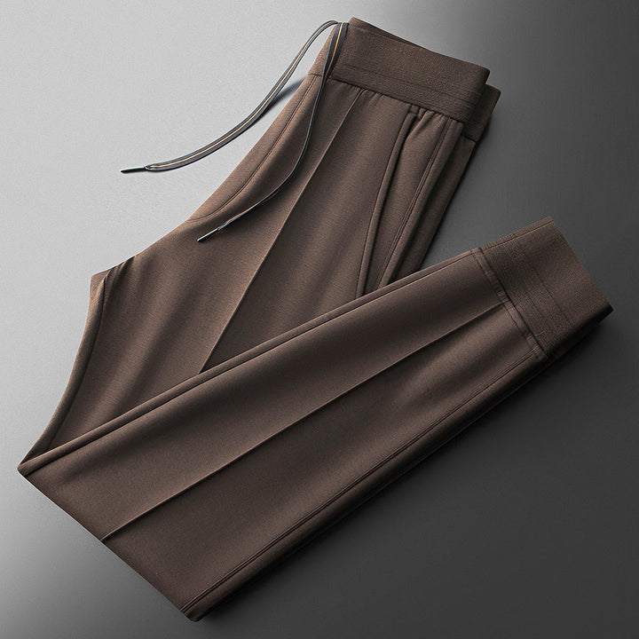 Men's Verona Elite tracksuit set for travel. Sporty outfit & comfortable loungewear.