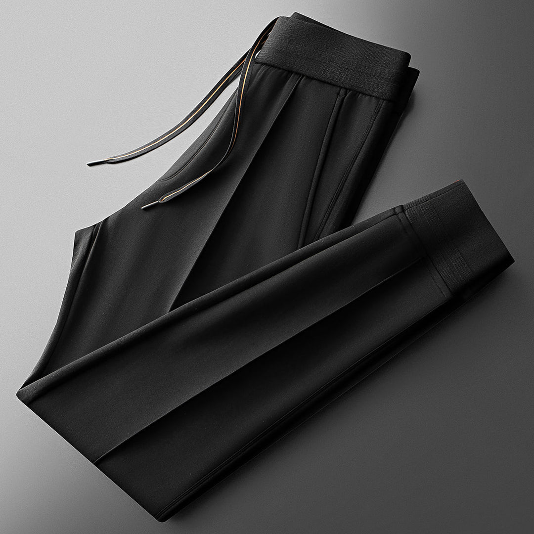 Versatile men's Verona Elite tracksuit set, comfortable activewear suitable for all seasons.
