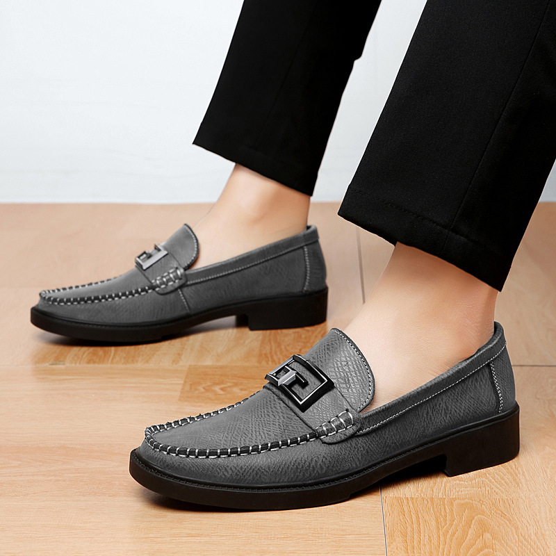 Durable men's versatile loafers, easy slip-on, with a stylish buckle for any occasion.