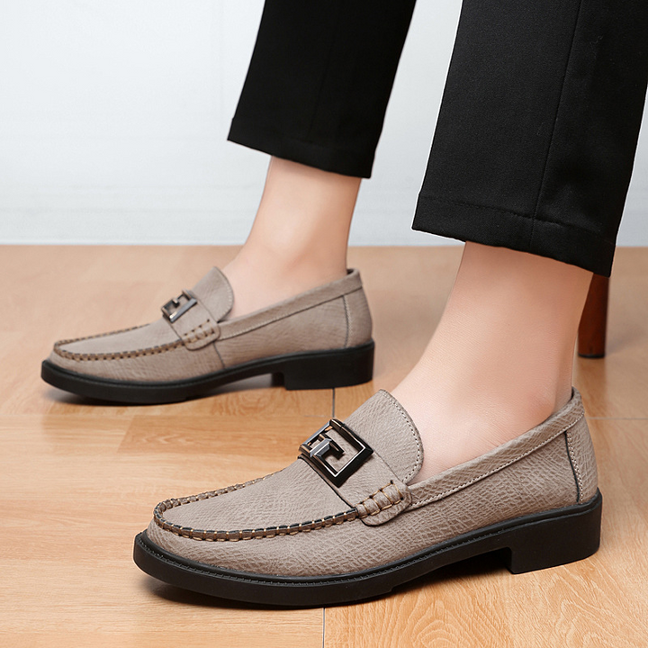 Versatile men's formal loafers, easy slip-on, featuring a prominent buckle for a sleek style.
