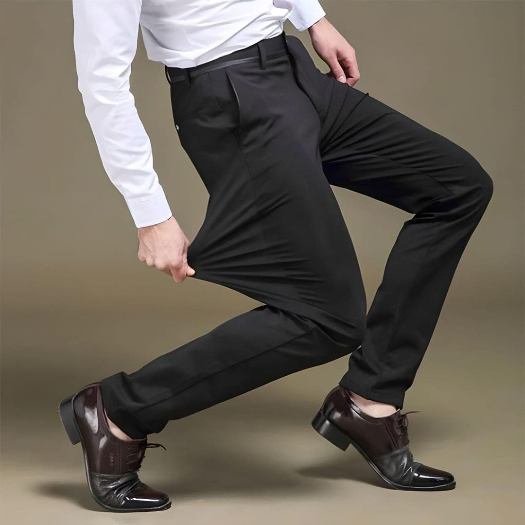 Gray men's comfortable stretch trousers, ideal for daily wear, office, or active lifestyles. Performance fit.