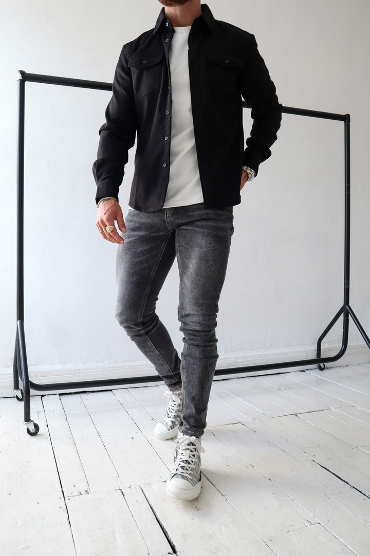 Casual men's regular fit overshirt jacket, long sleeve, button-up, with chest pockets, great for everyday fashion.